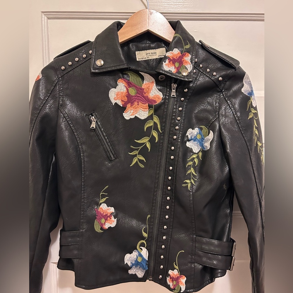 Black Stylish Jacket with Cozy Lining